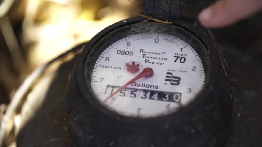 PSA de Conservación del Agua: "Ahorre Agua al Aire Libre"